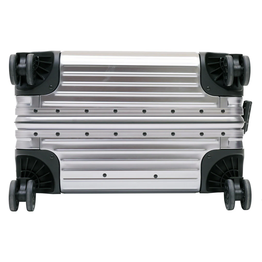 Tommy Hilfiger Titanium Series Aluminum Hard Luggage - Image 5