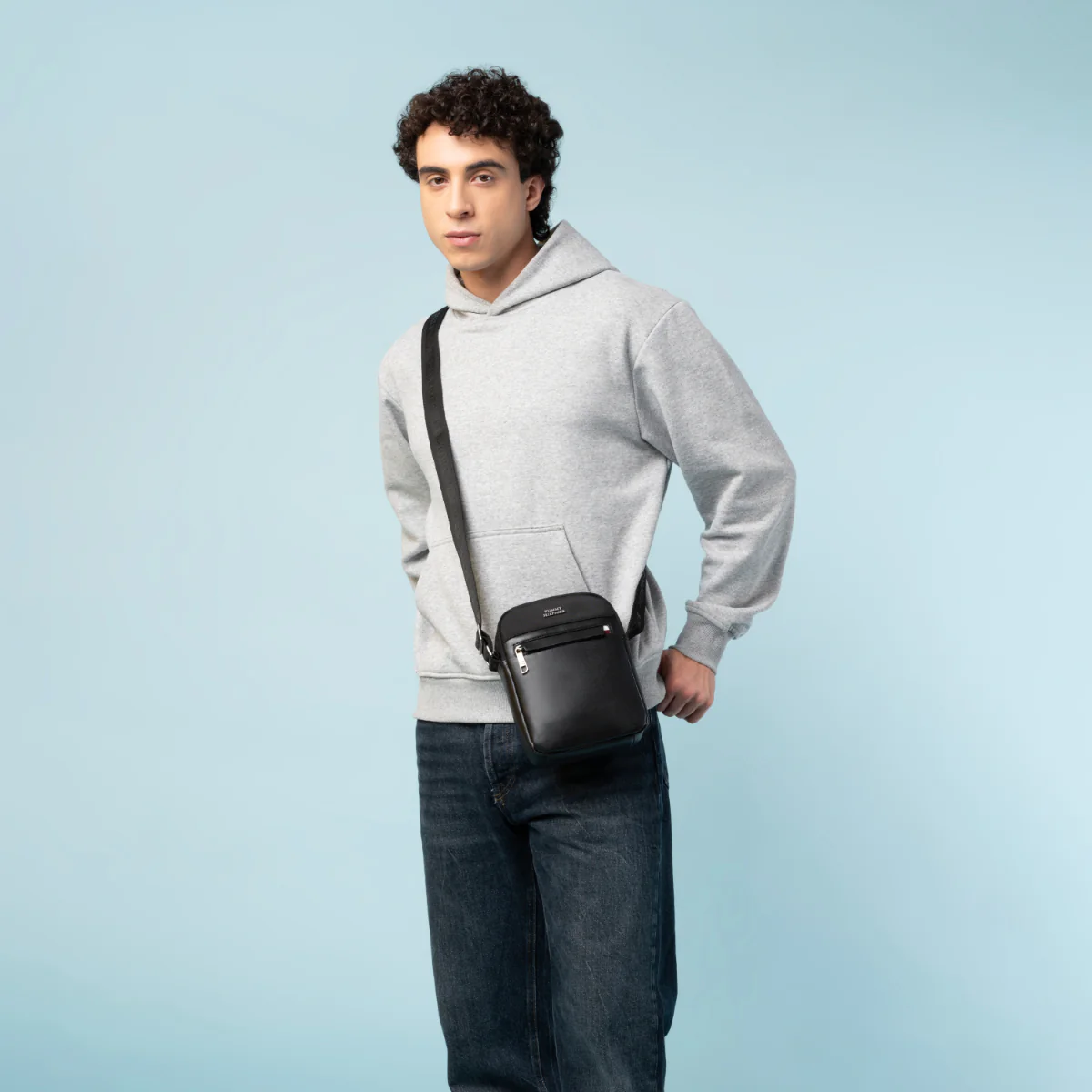 Tommy Hilfiger Veya Crossbody - Image 2